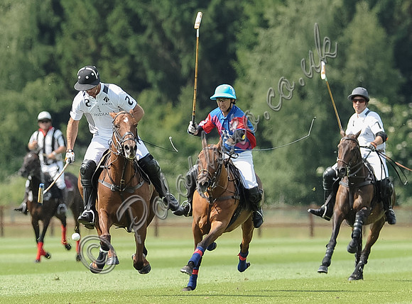 Warwickshire Cup polo action HB Polo Team and La Indiana