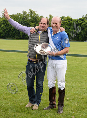 Sterling McGregor and Stuart Lodge with the Humphry Guinness plate