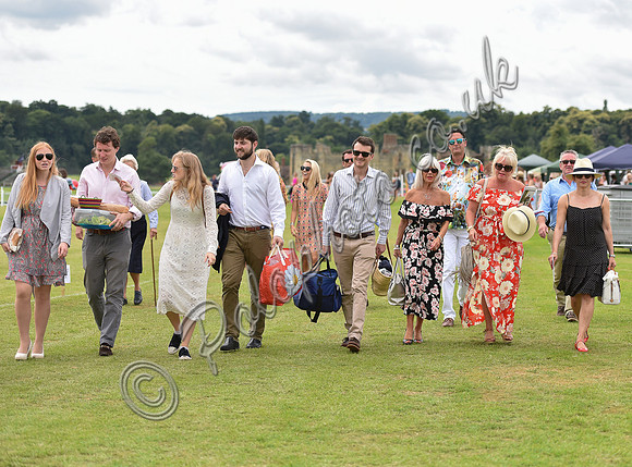 Spectators arriving.