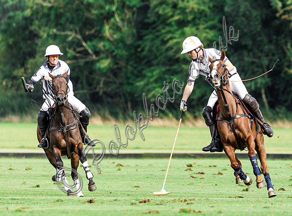 Polo action and presentation of the Syreford Plate NPM subsidiary at Cirencester Park