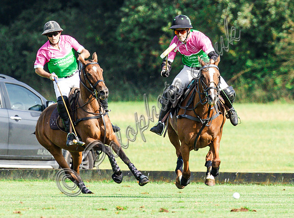 Polo action and presentation of the Syreford Plate NPM subsidiary at Cirencester Park