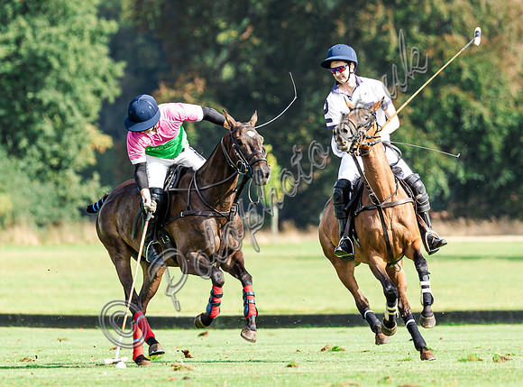 Polo action and presentation of the Syreford Plate NPM subsidiary at Cirencester Park