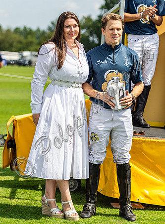 Presentation of the Ellerston Cup to winning team