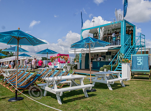 Atmosphere, trade stands and sponsors