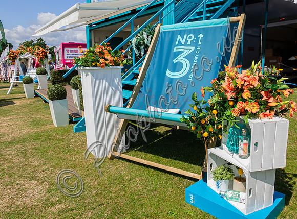 Atmosphere, trade stands and sponsors