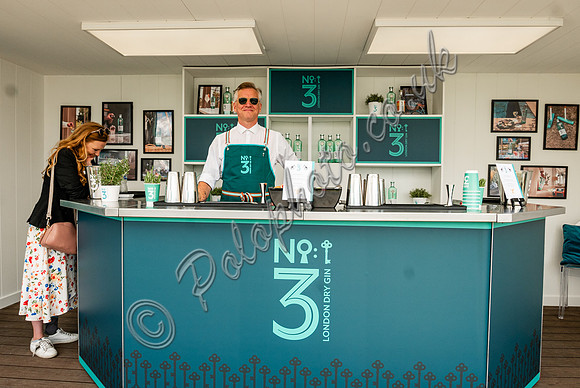 Atmosphere, trade stands and sponsors