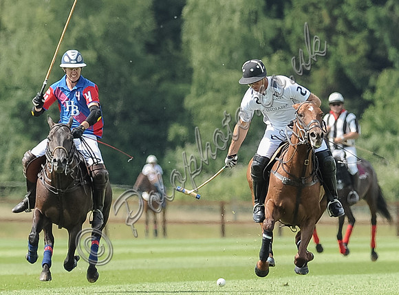 Warwickshire Cup polo action HB Polo Team and La Indiana
