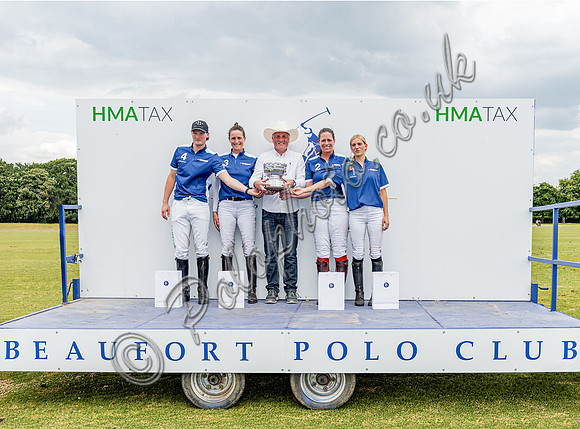 Presentation of the Badminton Cup, 2025 winning team S² Mechanical Services